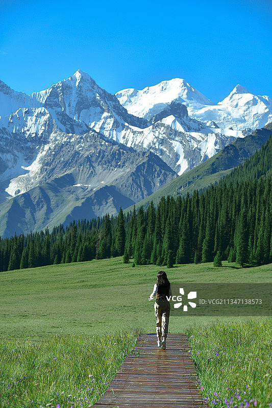 奔向木扎尔特图片素材
