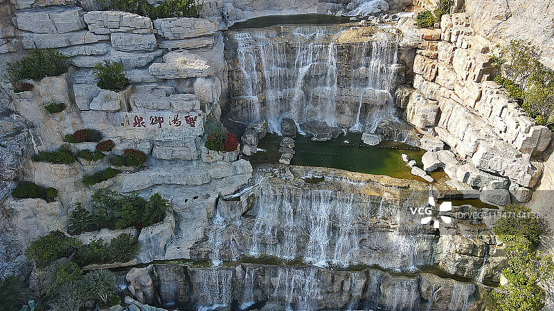 南京汤山矿坑公园瀑布图片素材