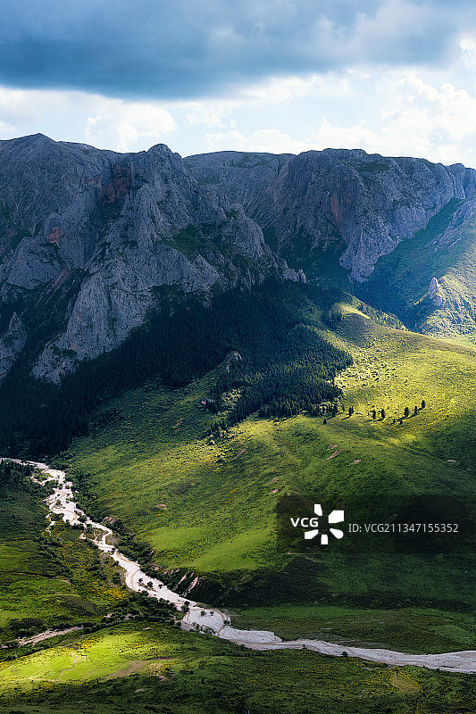 卓尼往迭部的甘南藏族自治区江迭公路沿途风光图片素材