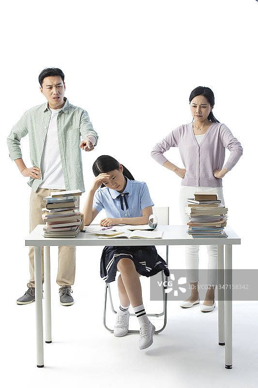 父母给女儿学习施加压力图片素材