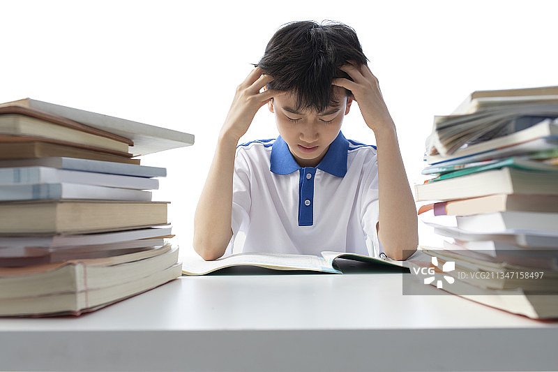 男孩学习压力大图片素材