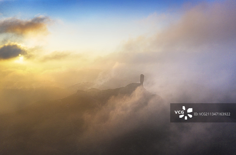 云雾磬锤峰图片素材