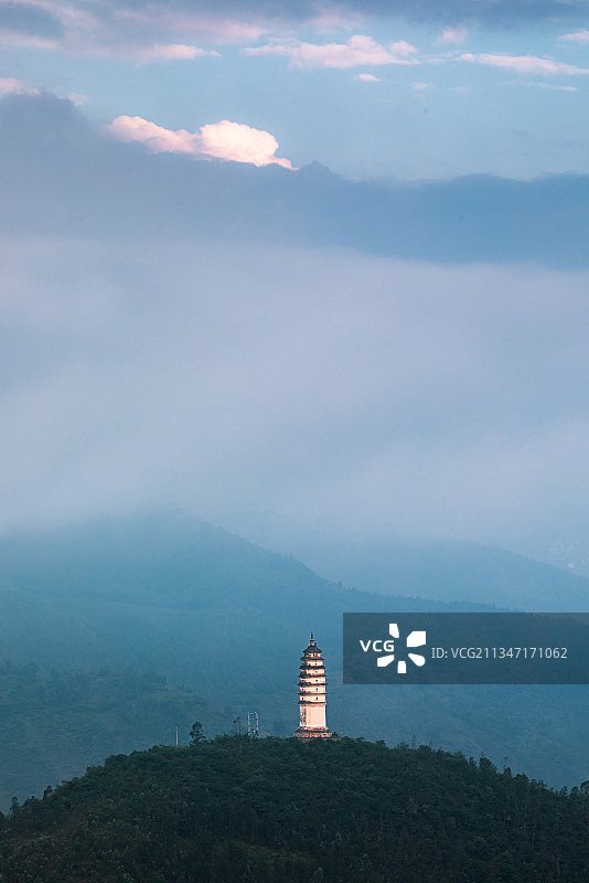 塔玲珑  云南省大理州巍山县巍宝山封川山图片素材