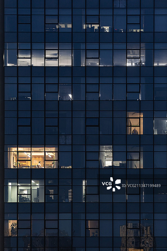 傍晚写字楼中的办公室图片素材