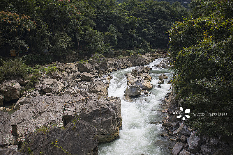 中国贵州贵阳市开阳县南江镇南江大峡谷梯子岩风光图片素材