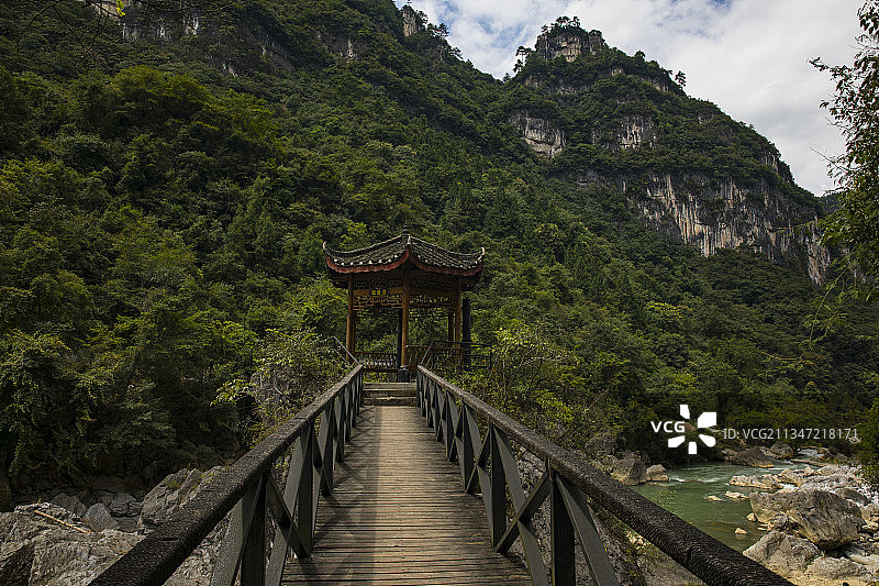 中国贵州贵阳市开阳县南江镇南江大峡谷梯子岩风光图片素材