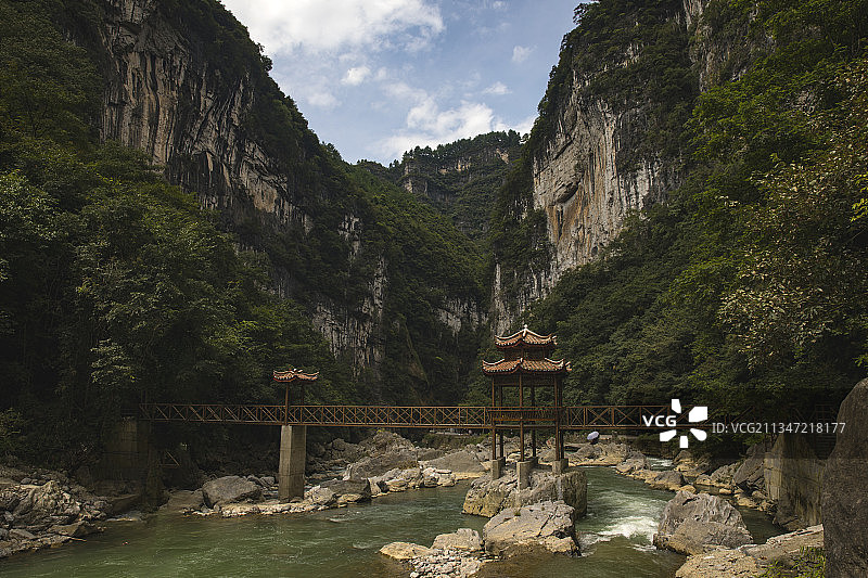 中国贵州贵阳市开阳县南江镇南江大峡谷梯子岩风光图片素材