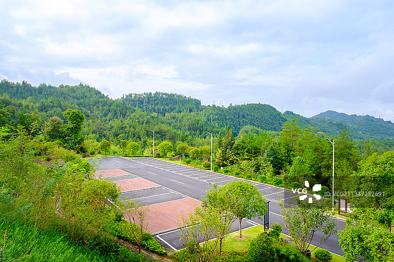 高视角拍摄七里坪公园停车场图片素材