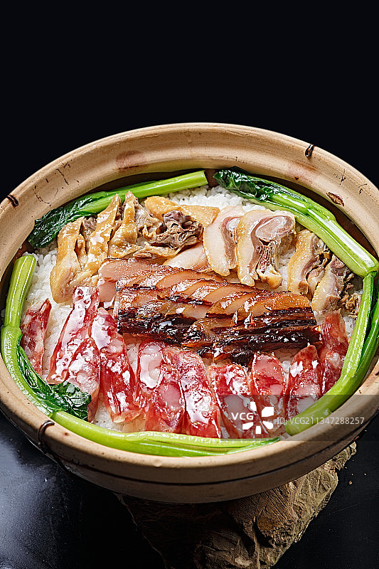 广式美味辣味煲仔饭图片素材