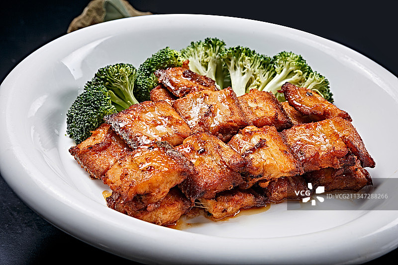 香酥梅子煎带鱼图片素材