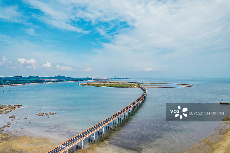 辽宁省锦州市太和区白沙湾人工岛跨海大桥图片素材