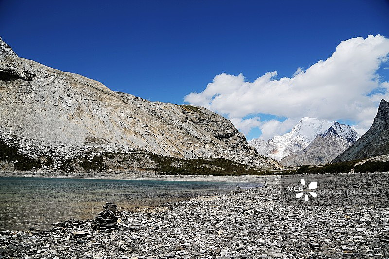 稻城亚丁五色海图片素材