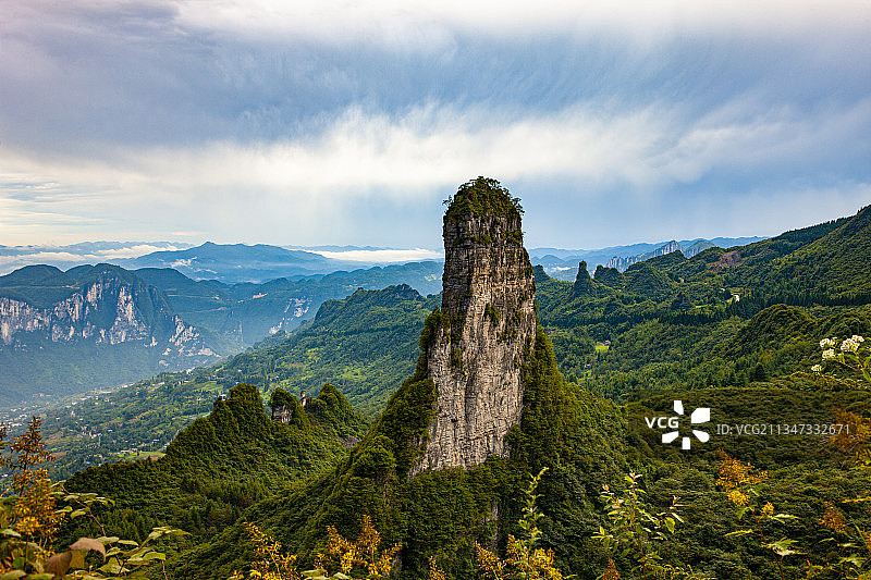 湖北：恩施大峡谷标志景点朝天笋，雨后雄姿，分外迷人。图片素材