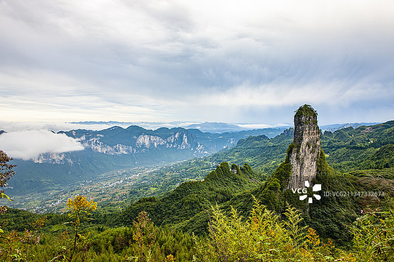 湖北：恩施大峡谷标志景点朝天笋，雨后雄姿，分外迷人。图片素材