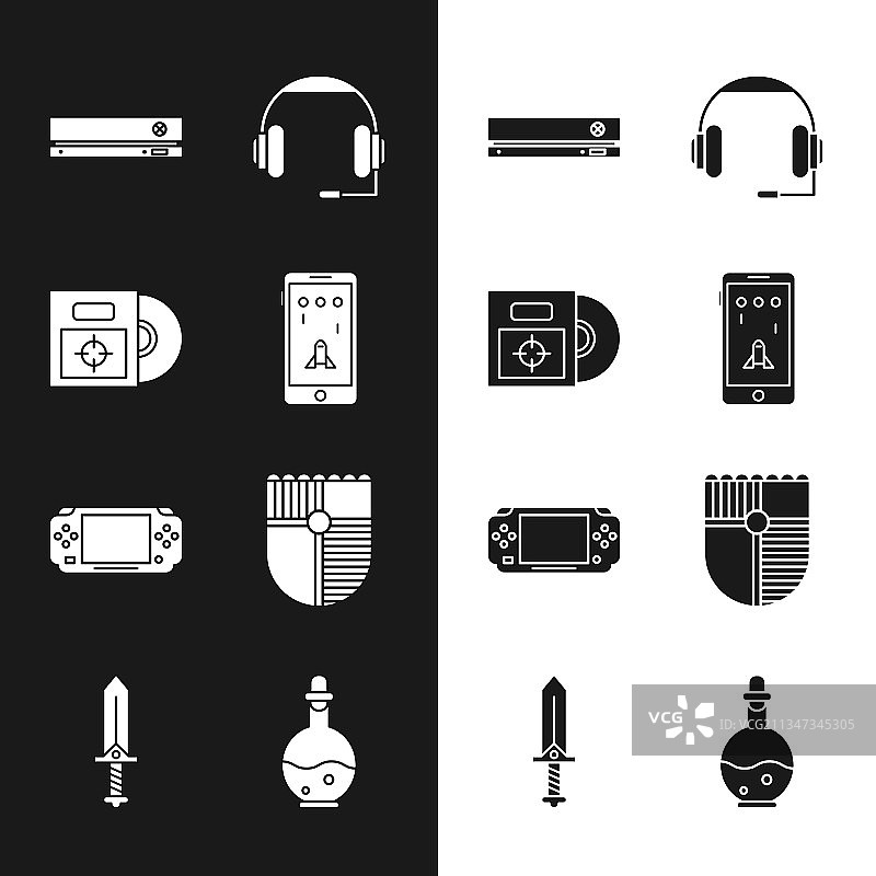 在游戏中玩耍的移动设备、CD或DVD光盘盒图片素材