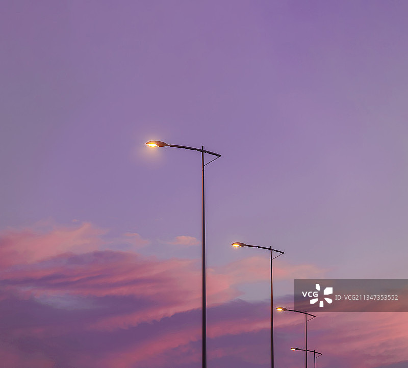 黄昏晚霞路灯图片素材