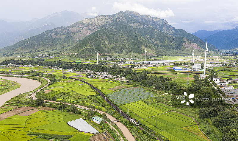 单机SS3牵引货车行驶在德昌坝子罗所关附近图片素材