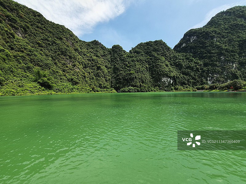 越南湖泊树木天空风光图片素材