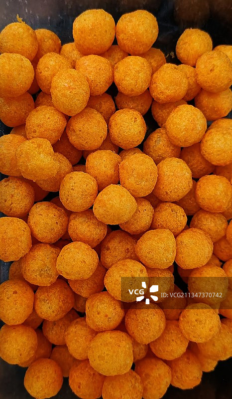 印度诺伊达市场出售的油炸食品特写图片素材