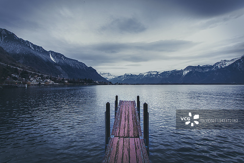 瑞士蒙特勒湖光山色图片素材