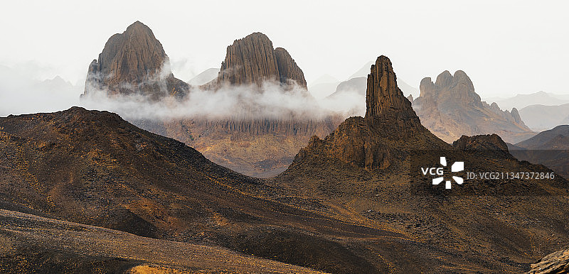 阿尔及利亚塔曼拉塞特岩石山脉全景图片素材