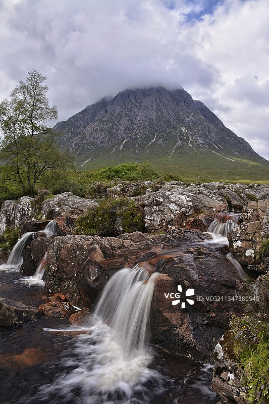 英国格伦科：天空下的瀑布风景图片素材