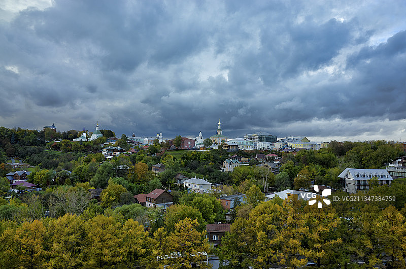 俄罗斯的树木和建筑高角度景观图片素材