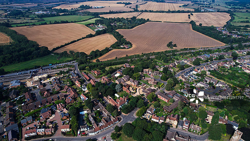 英国哈灵顿的农田高角度景观图片素材