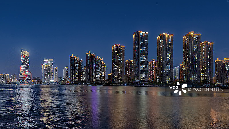 城市夜景海岸线高楼大厦图片素材