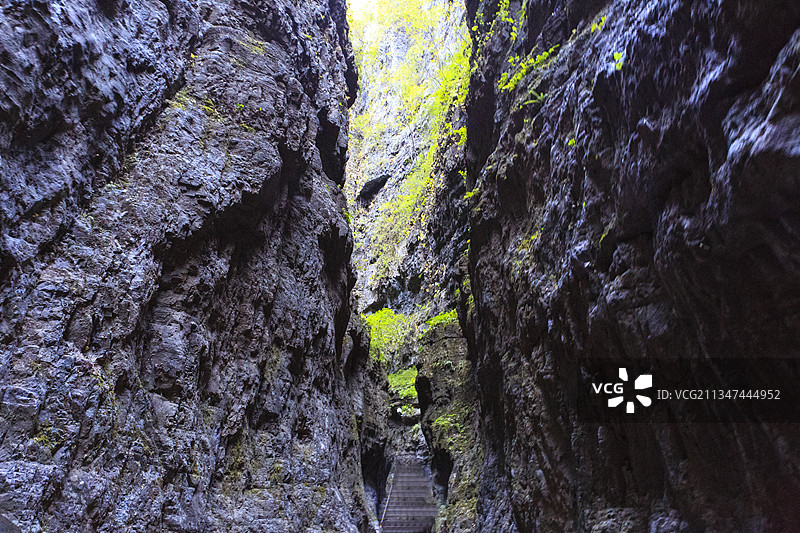 河北保定涞水野三坡景区：百里峡一线天图片素材