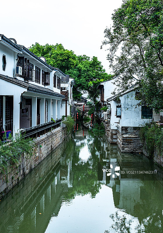 上海嘉定州桥老街河岸建筑小桥流水景观图片素材