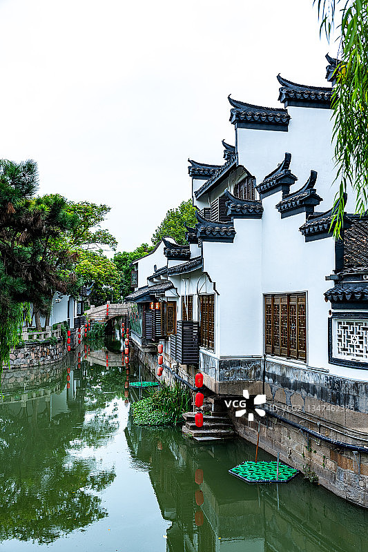 上海嘉定州桥老街河岸建筑小桥流水景观图片素材