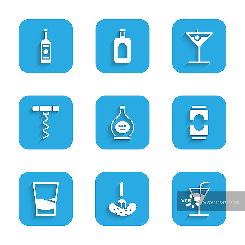 白兰地干邑瓶装与腌黄瓜套装图片素材