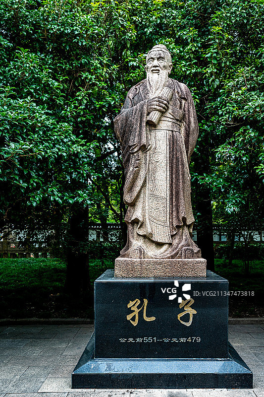 上海嘉定孔庙孔子雕像石像图片素材