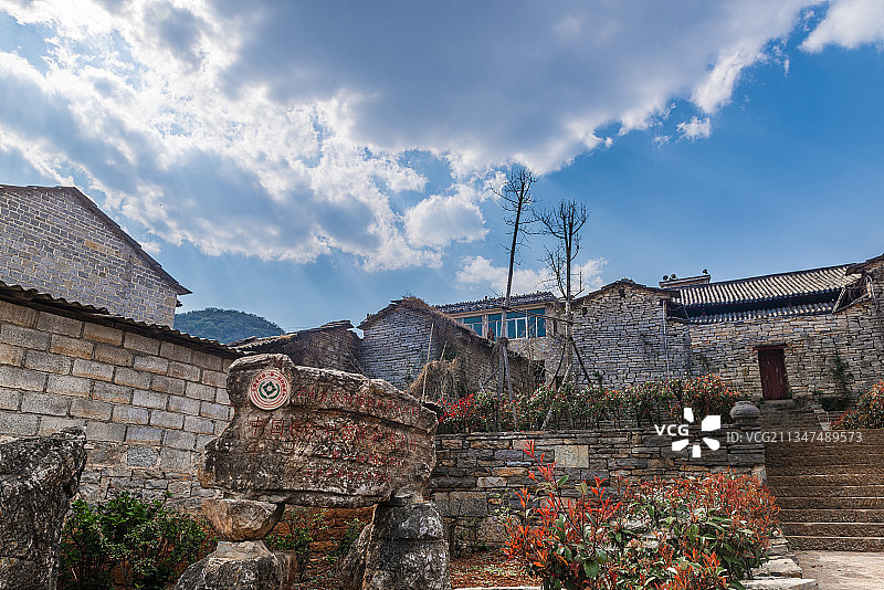 云南昆明石林糯黑石头寨图片素材