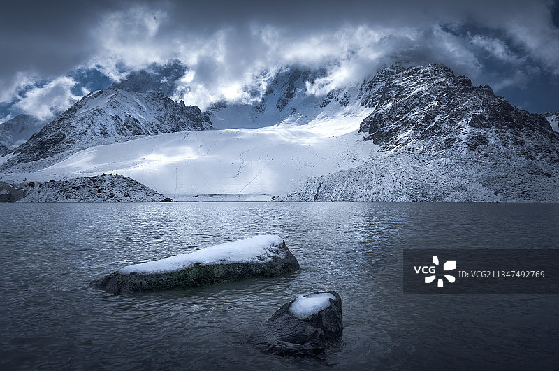 博格达秘境图片素材