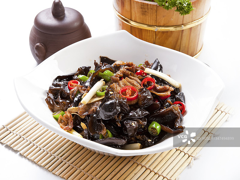 泰椒葱烧木耳过油肉图片素材