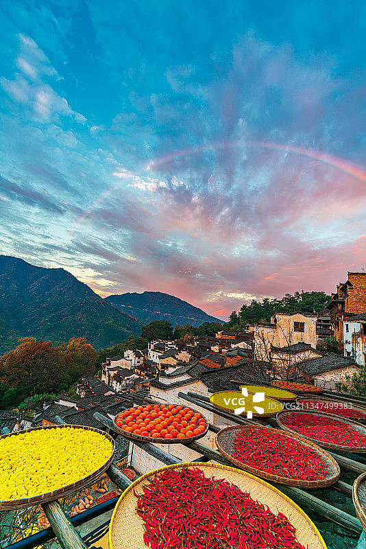 婺源篁岭彩虹图片素材