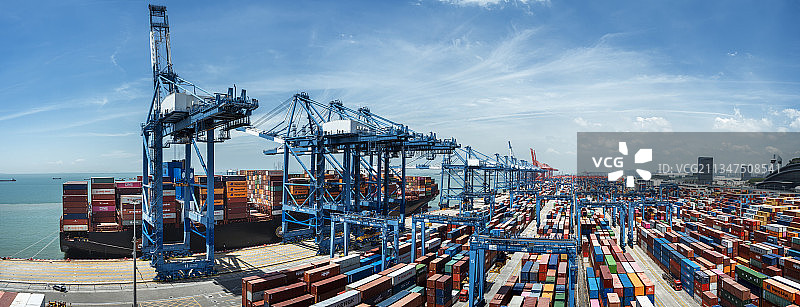 中国广东深圳前海合作区妈湾港码头图片素材