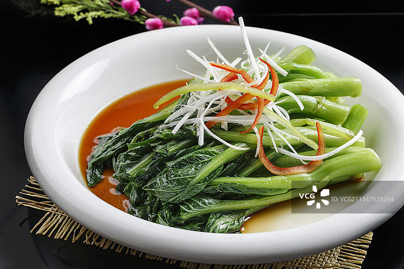 白灼浇汁芥蓝图片素材