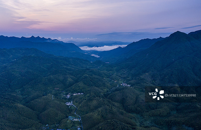 山路十八弯图片素材