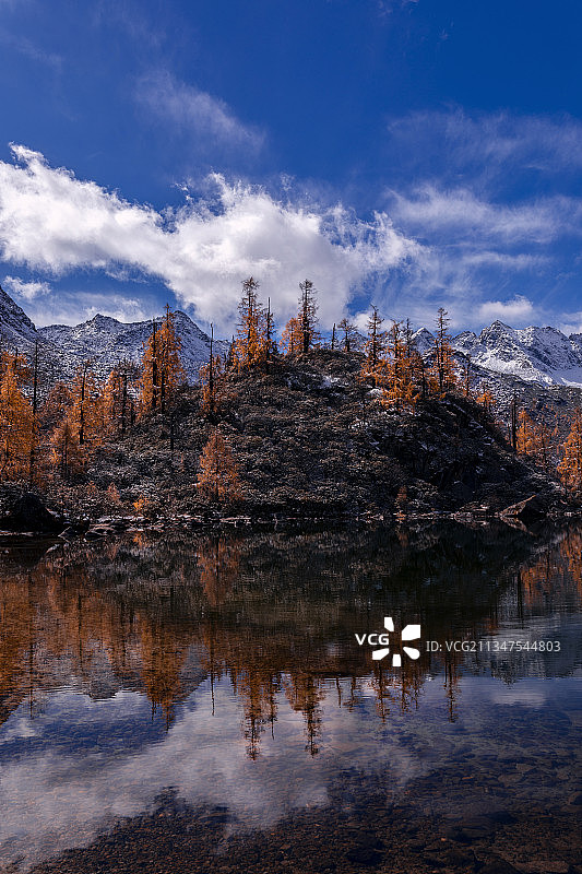 四川省甘孜州丹巴县党岭村秋景图片素材