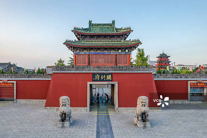 航拍中国河南开封开封府景区大门图片素材