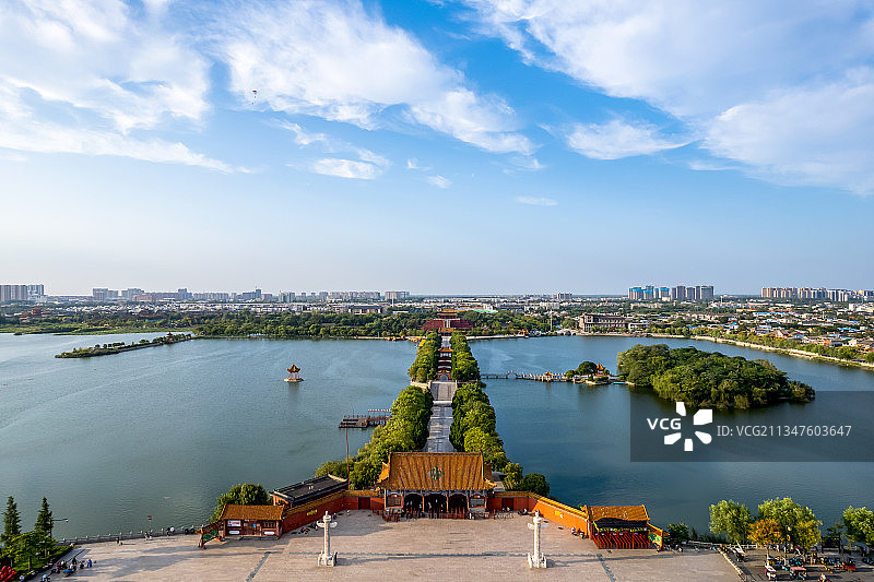 航拍中国河南开封龙亭公园城市风光图片素材