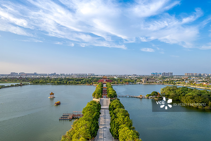 航拍中国河南开封龙亭公园城市风光图片素材