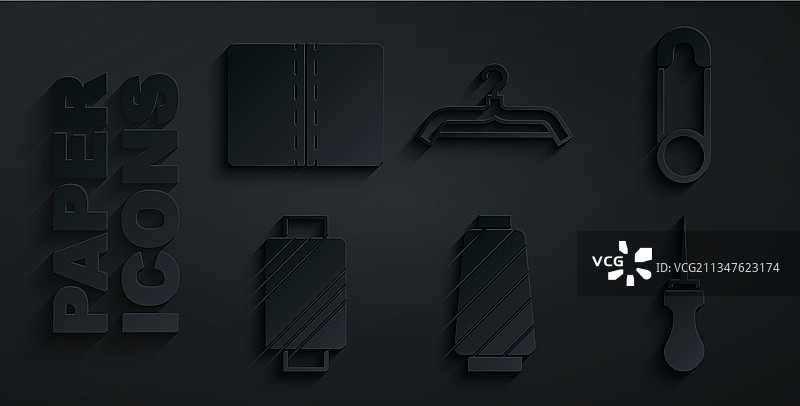 线轴上的缝纫线安全别针锥子工具套装图片素材