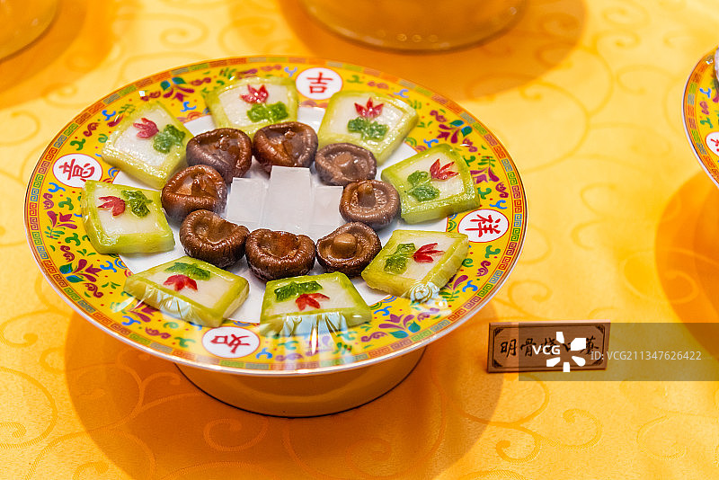 满汉全席辽菜明骨烧口蘑图片素材