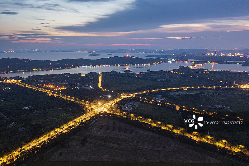 中国江苏省无锡市滨湖区蠡湖航拍夜景图片素材