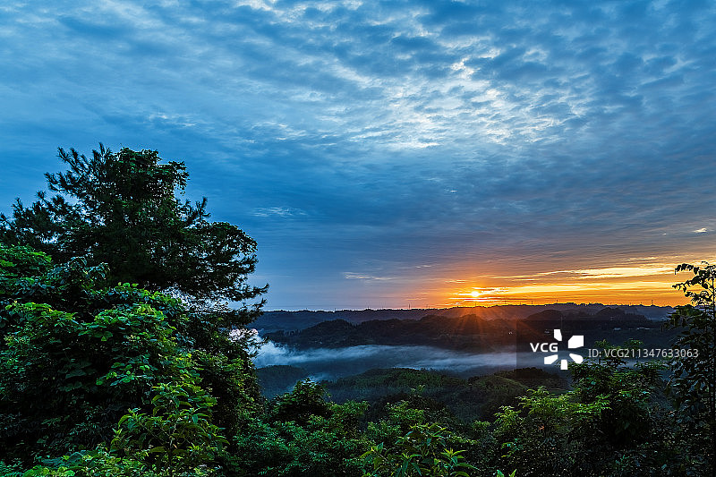 四川骑龙坳日出风光图片素材