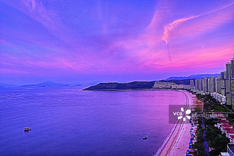 十里银滩的晚霞图片素材